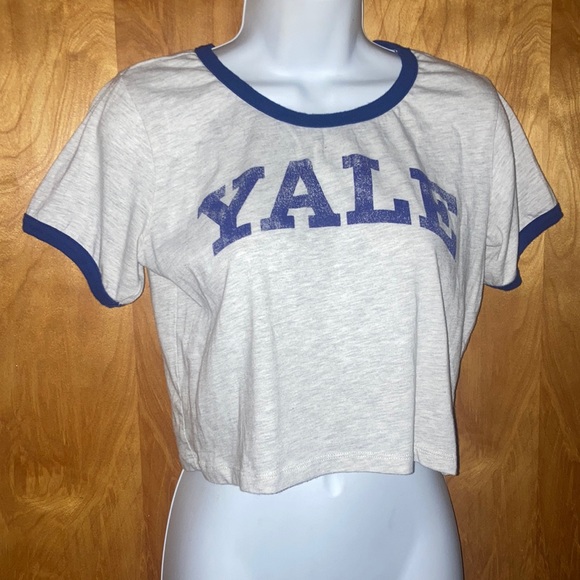 Yale Cropped Tee Shirt Crop Top - Size Large - Picture 1 of 6